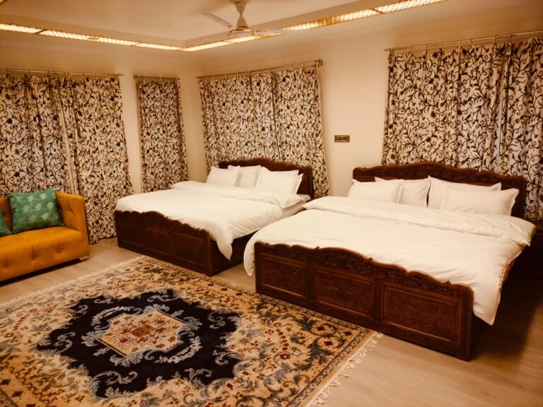New Zamrood Holiday Home Family Room Room Gallery in Srinagar