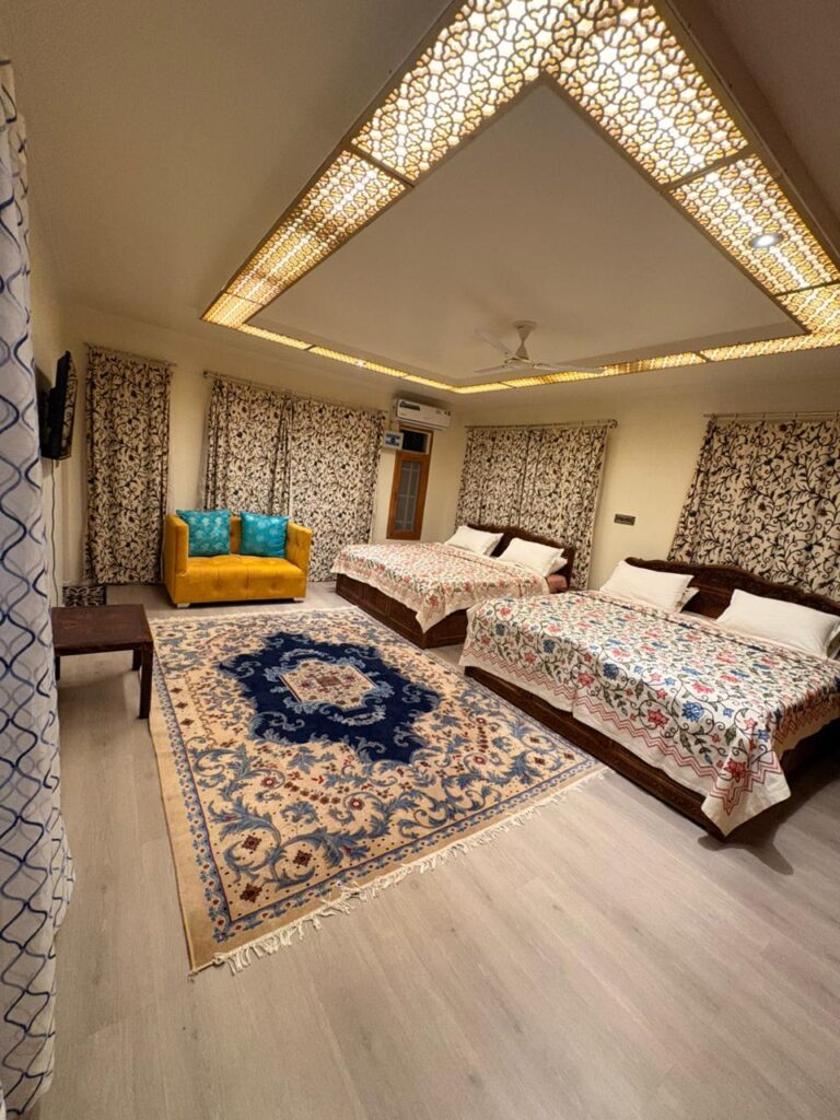 New Zamrood Holiday Home Family Room Room Gallery in Srinagar