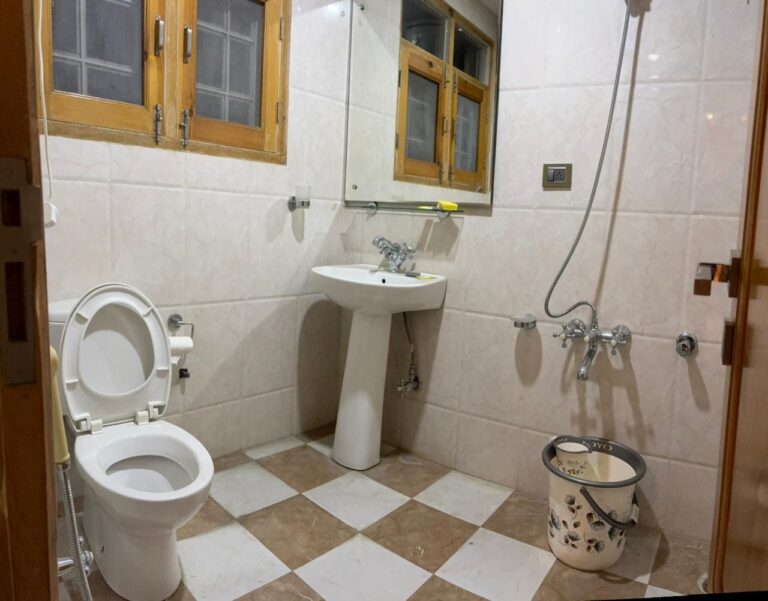 New Zamrood Holiday Home Mountain view Room With Balcony Room Gallery in Srinagar