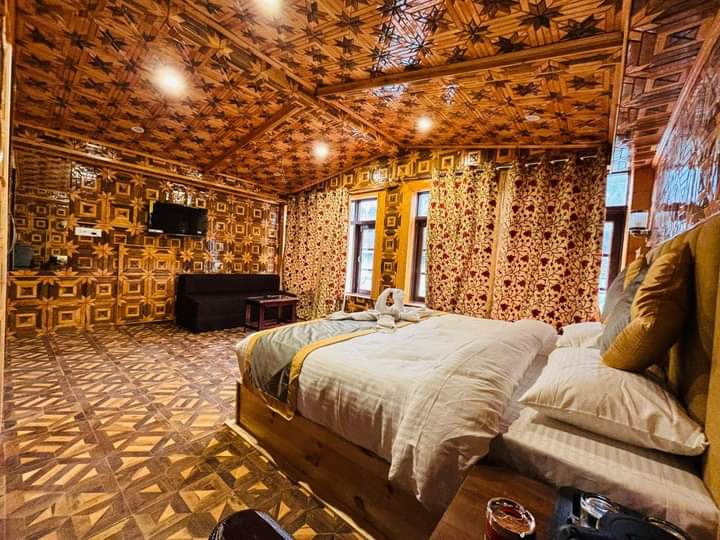 Hotel Brooklyn Resorts Delux Room Gallery in Pahalgam Rafting Point