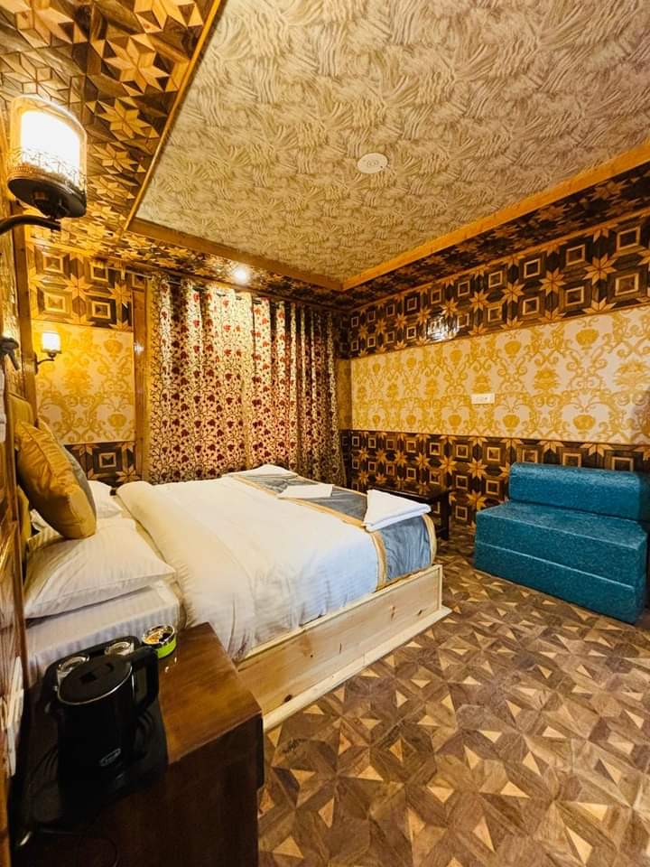 Hotel Brooklyn Resorts Delux Room Gallery in Pahalgam Rafting Point