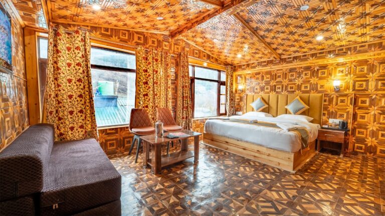 Hotel Brooklyn Resorts Delux Room Gallery in Pahalgam Rafting Point