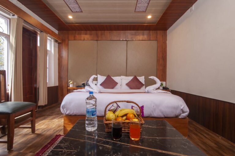 HOTEL MOUNTAIN HOLIDAYS PREMUIM ROOOM Room Gallery in Pahalgam, Jammu and Kashmir