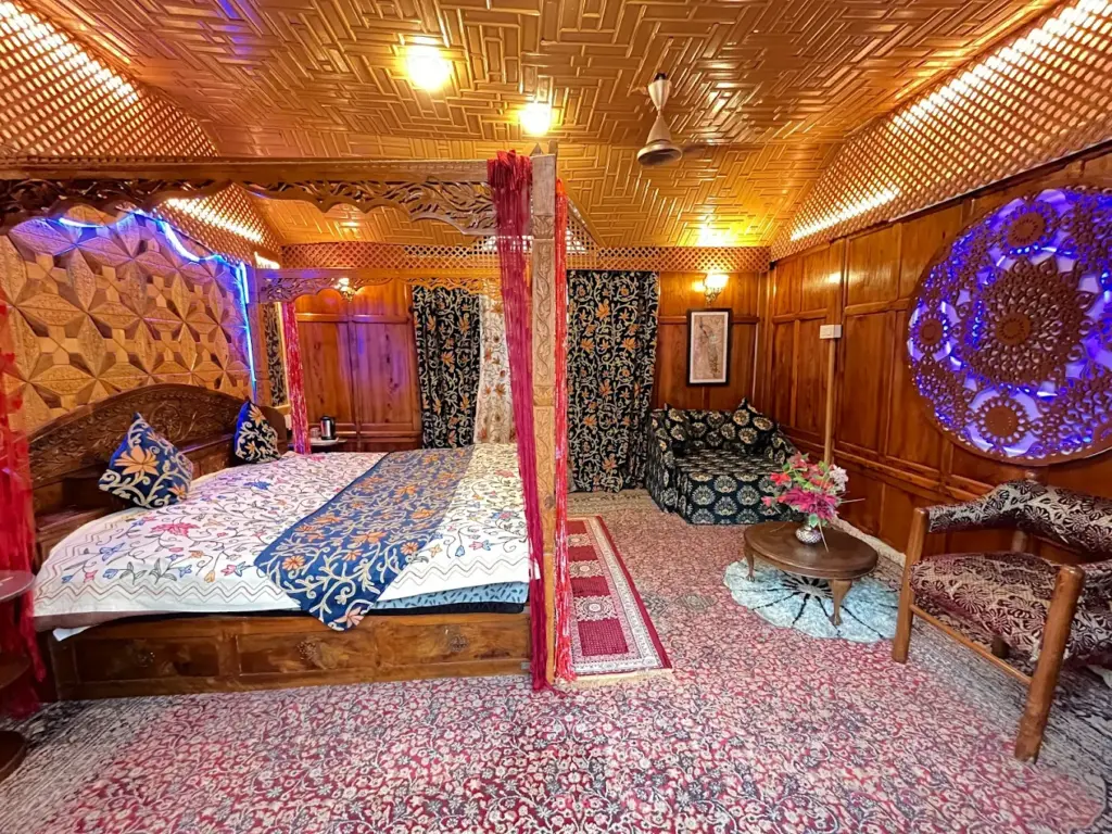 Young Shahzada Group Of Houseboat