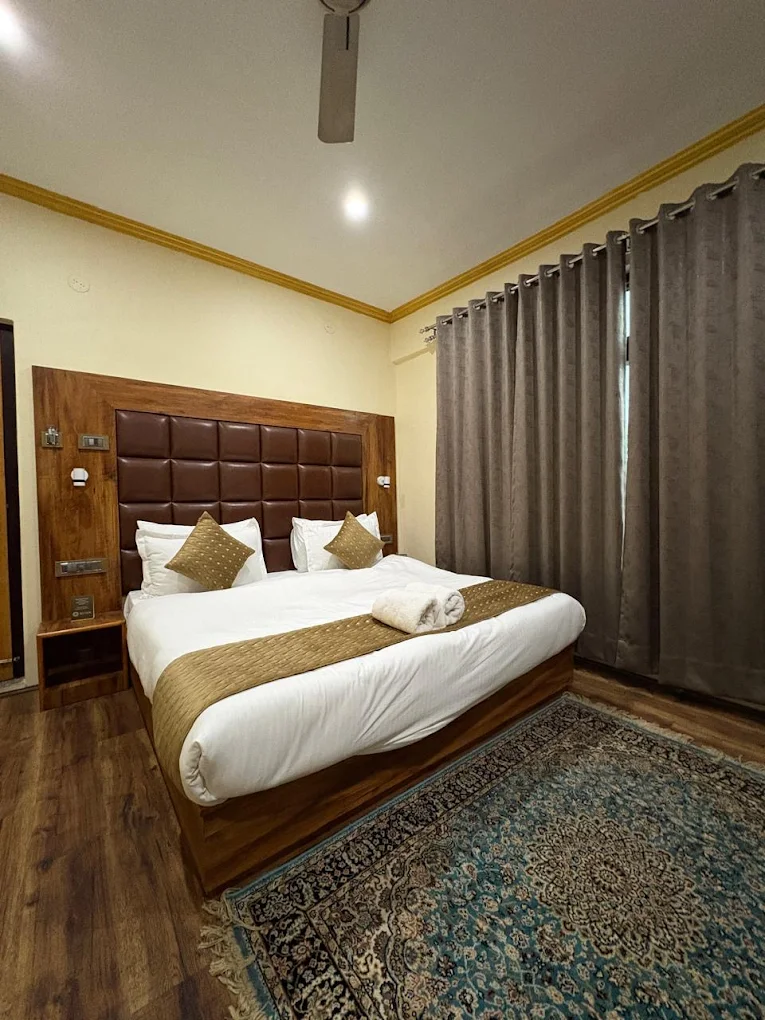 Hotel Belvior Estate | Premium Hotel in Srinagar, Kashmir Delux Room Room View in Srinagar, Guzarwan Ghar Palpora, Sonwar Bagh, Srinagar, 190004