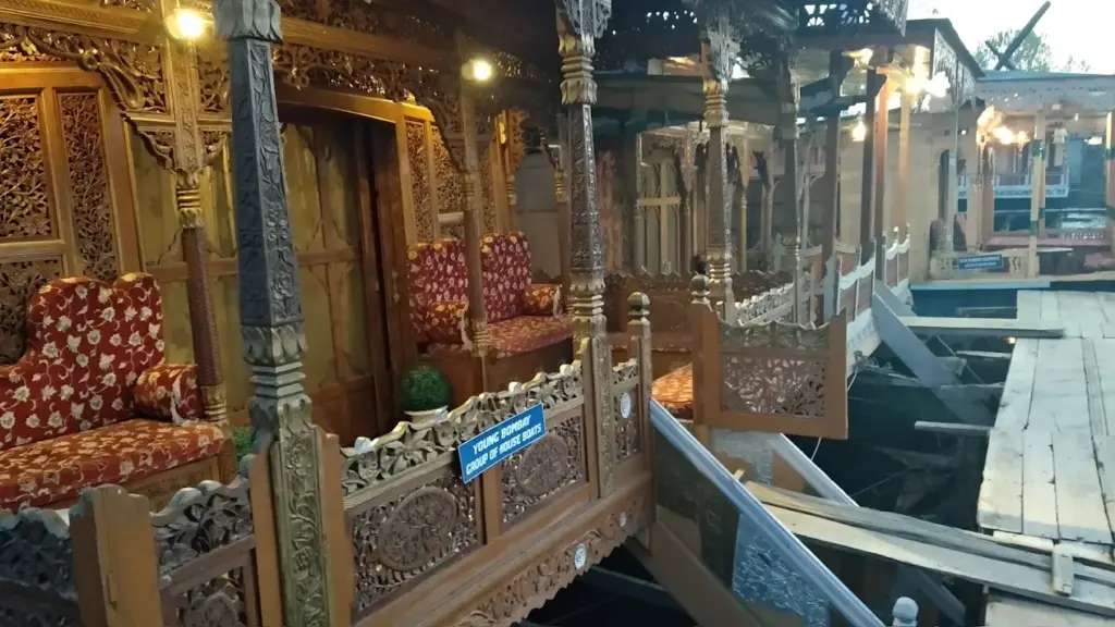 Young Shahzada Group Of Houseboat