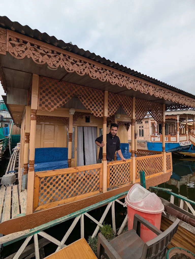 Young Shahzada Group Of Houseboat