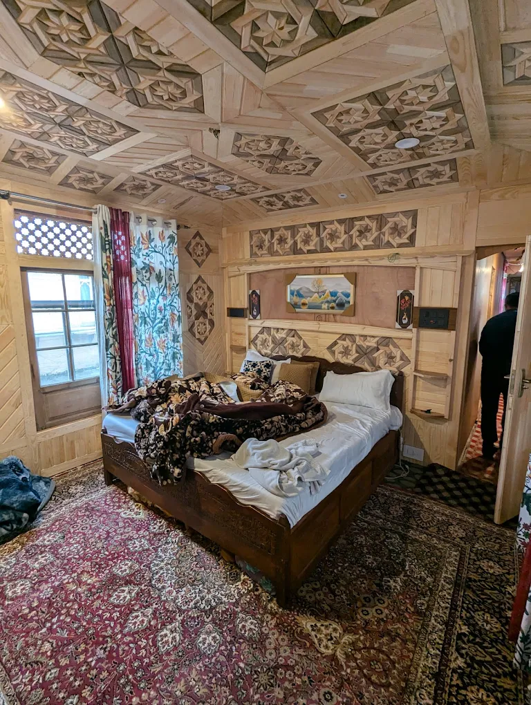 Young Shahzada Group Of Houseboat