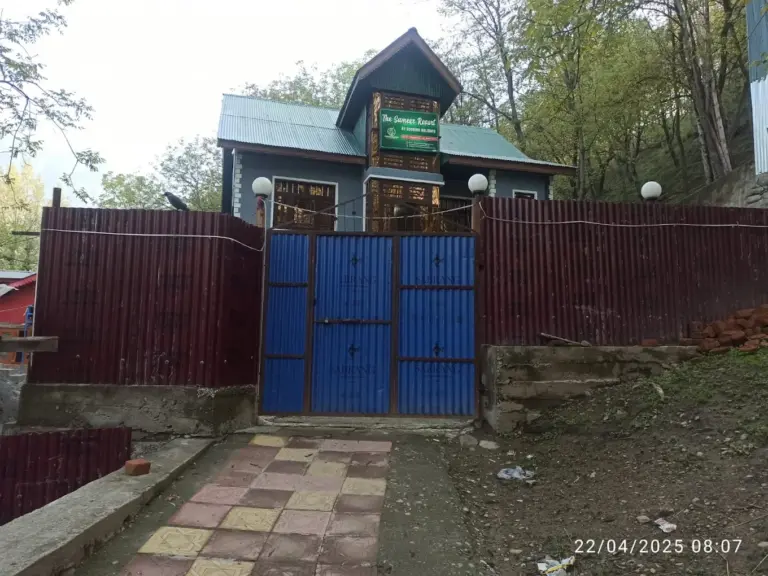The Sameer Resort, Batkoot Pahalgam Hotel Family Room Outside View in Batkoot Pahalgam