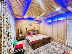 New World Houseboat